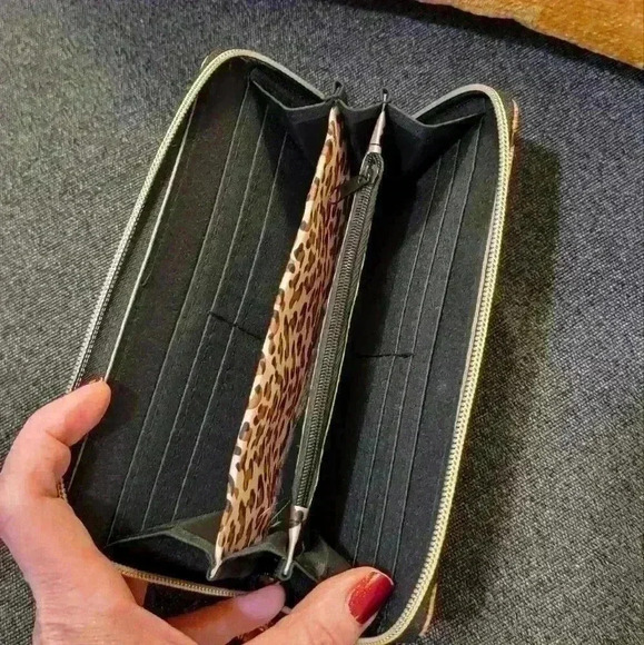 Leopard Vegan print wallet wristlet-NWOT - Picture 3 of 3